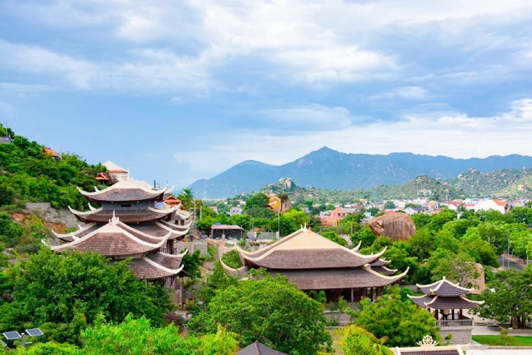 thien_vien_truc_lam_vien_ngo_ninh_thuan_du_lich_thu_duc_travel